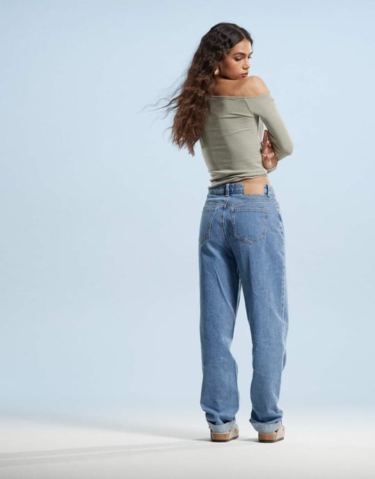 ASOS DESIGN hög midja avslappnade mom jeans i ren blå - Image 4