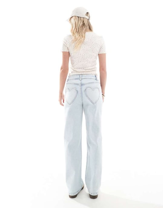 Miss Selfridge Petite hjärtficka raka benjeans i isblekt tvätt - Image 2