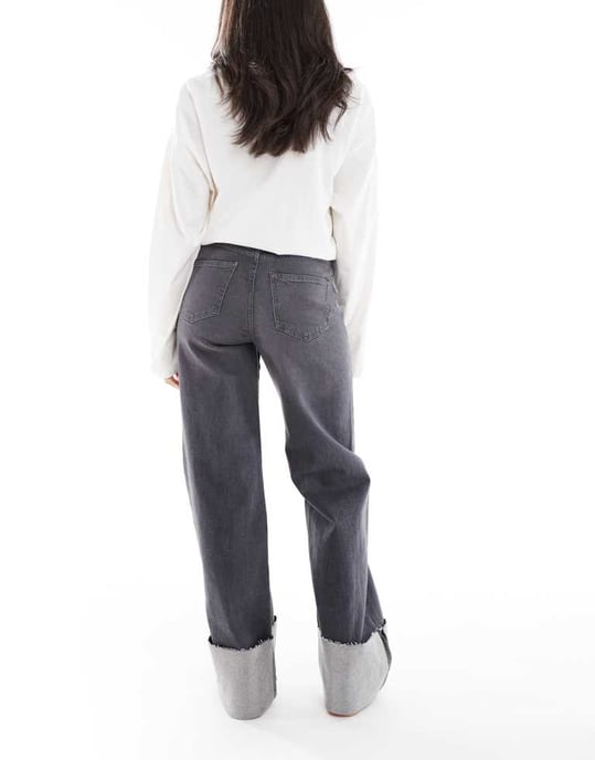 Pieces raka ben vikbara jeans i tvättad grå - Image 2