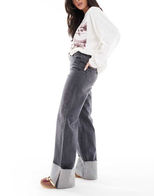Pieces raka ben vikbara jeans i tvättad grå - Image 3