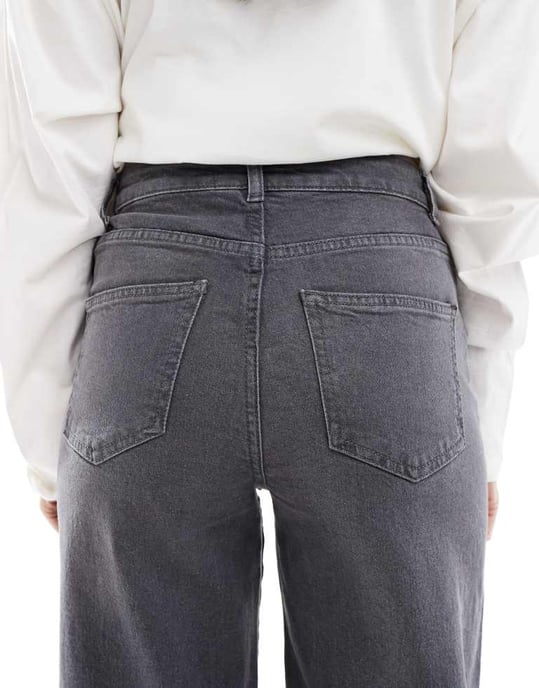 Pieces raka ben vikbara jeans i tvättad grå - Image 4