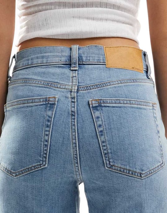 ASOS DESIGN comfort stretch straight leg jean in light wash - Image 4