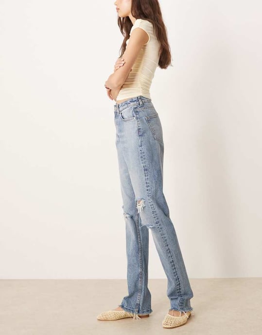 ASOS DESIGN Höga midje raka jeans i ljus tvätt med hål Circulär Design-kollektion - Image 3