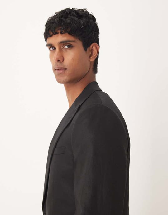 ASOS DESIGN slim passform kavaj med linne i svart glans - Image 4