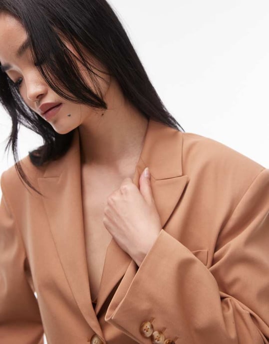 ASOS DESIGN oversized blazer i kamel - Image 2
