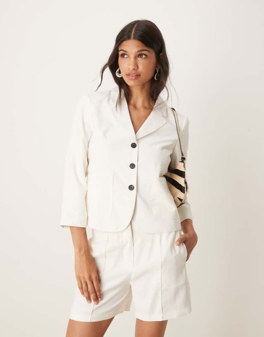 AWARE skräddarsydd blazer-set i vit - Image 1