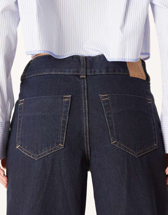 AWARE Rena hög midja vida jeans i mörkblå tvätt - Image 4