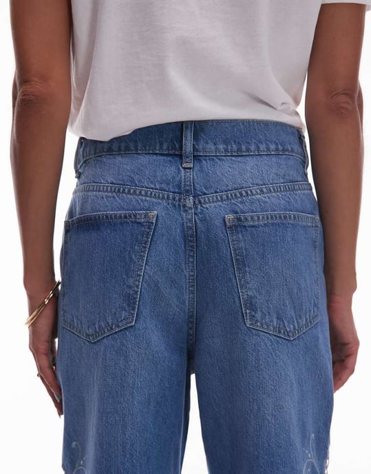 Topshop Kolumnmidja jeans med utskärningsdetaljer i mellanblå - Image 4