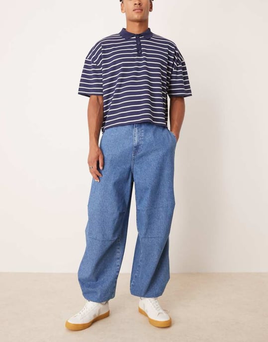 ASOS DESIGN oversized fallskärmjeans med dragsko och kontrastsöm i mellanblå tvätt - Image 1