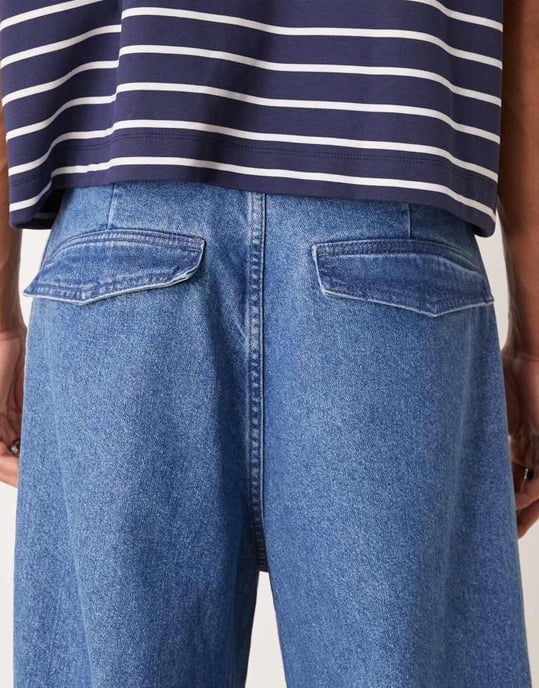 ASOS DESIGN oversized fallskärmjeans med dragsko och kontrastsöm i mellanblå tvätt - Image 4