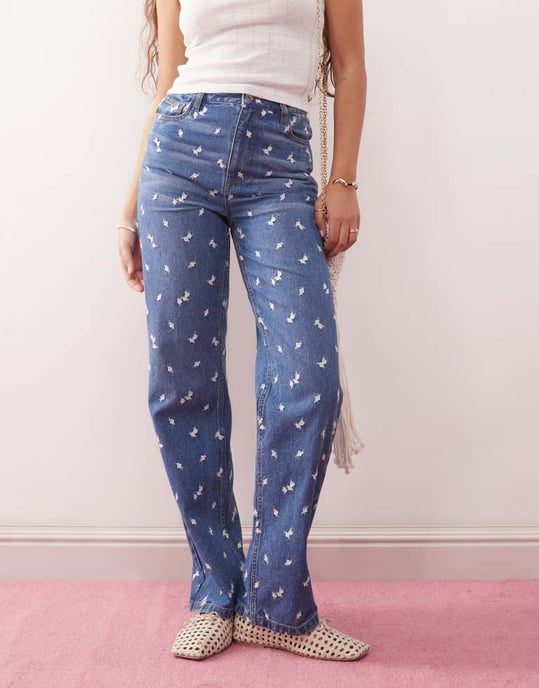 Miss Selfridge helblommig broderad jeans i blå tvätt - Image 3