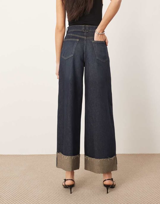 ARRANGE Parker jeans med hög midja i indigo, slouchy och uppvikt. - Image 2