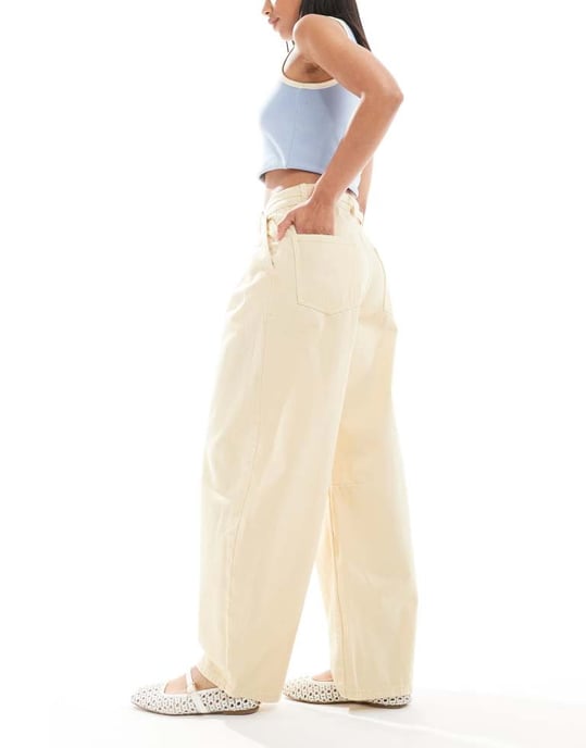 ASOS DESIGN lätt barrel-jeans med bälte i mjuk gul - Image 3