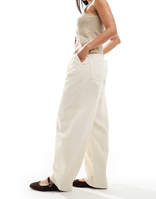 ASOS DESIGN lätt barrel jeans med bälte i ecru - Image 2