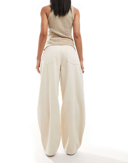 ASOS DESIGN lätt barrel jeans med bälte i ecru - Image 3