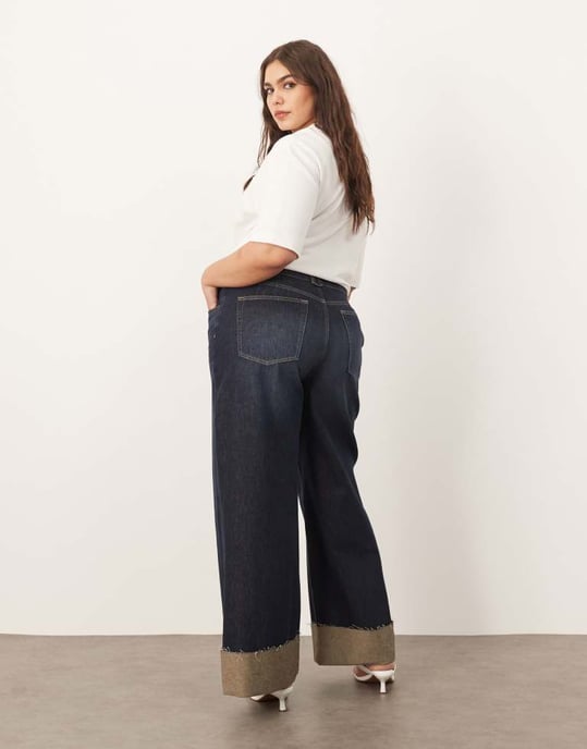 ARRANGE Curve Parker denim hög midja slouchy uppvikta jeans i indigo - Image 4