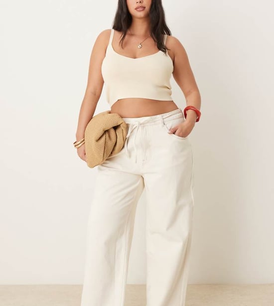ASOS DESIGN Curve crop vid ben pappa jeans med bälte i ecru - Image 1