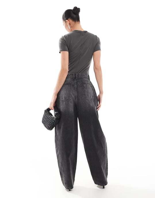 Miss Selfridge bredbent jeans i svart tvätt - Image 2