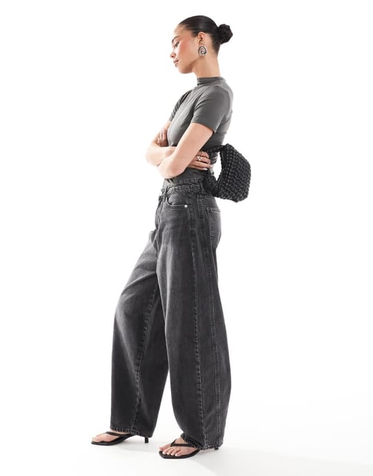 Miss Selfridge bredbent jeans i svart tvätt - Image 3