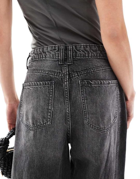 Miss Selfridge bredbent jeans i svart tvätt - Image 4
