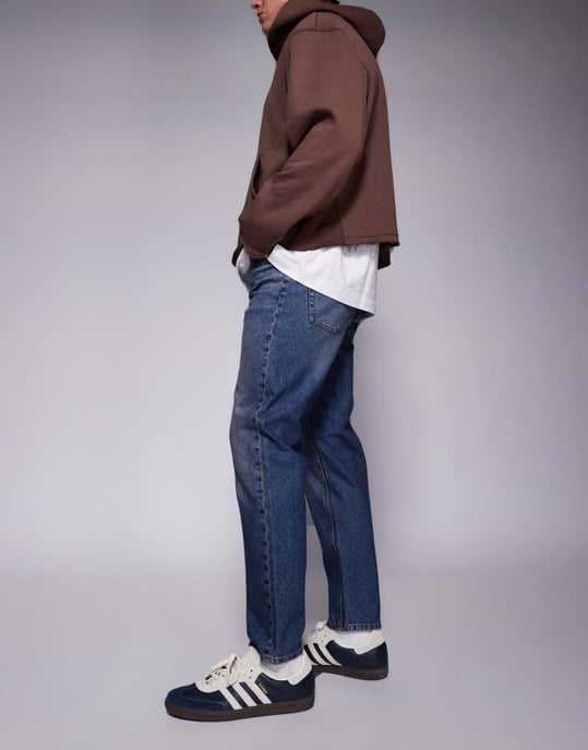 ASOS DESIGN tapered fit jeans i mörk tvättblå - Image 2