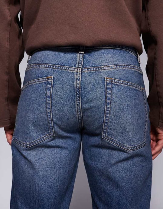 ASOS DESIGN tapered fit jeans i mörk tvättblå - Image 4