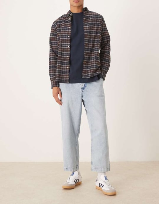 ASOS DESIGN avslappnad tapered veckad jeans i blekt tvättat denim - Image 1