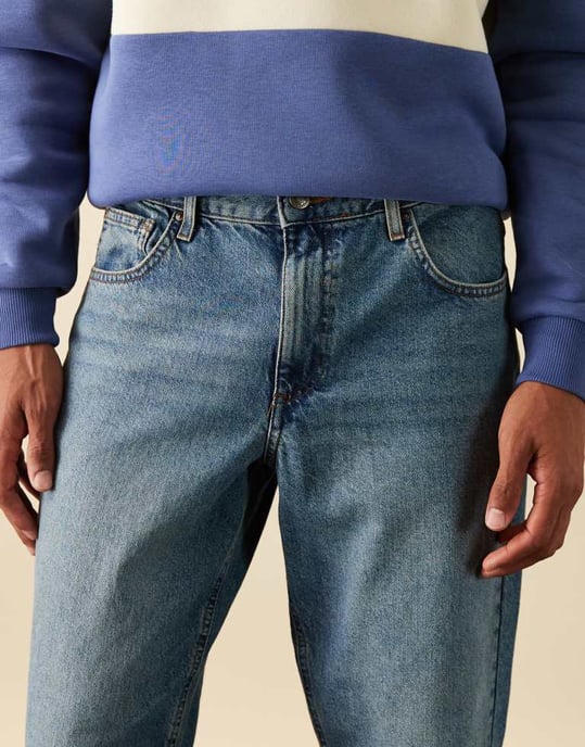 ASOS DESIGN tapered jeans i medelblå tvätt - Image 4