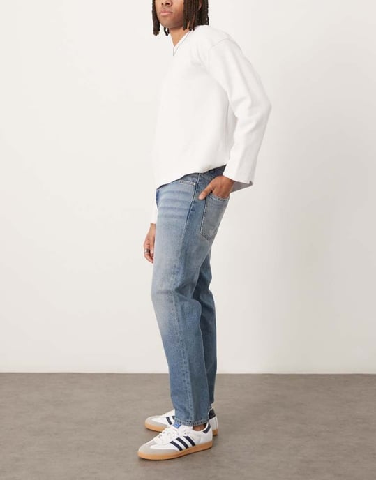 ASOS DESIGN tapered jeans i ljus tvätt blå - Image 3