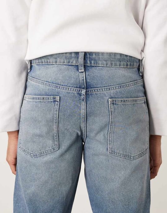 ASOS DESIGN tapered jeans i ljus tvätt blå - Image 4