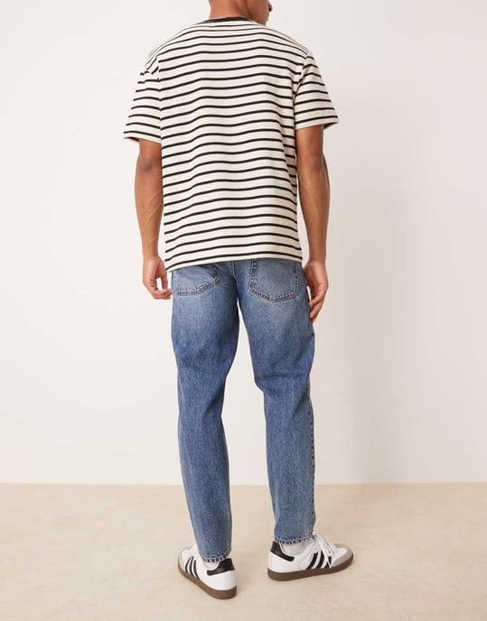ASOS DESIGN tapered fit jeans i medtvättad blå - Image 2