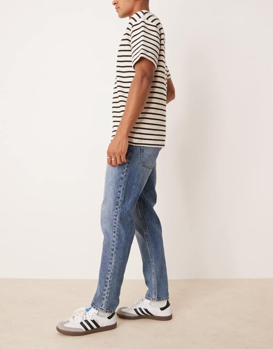 ASOS DESIGN tapered fit jeans i medtvättad blå - Image 3