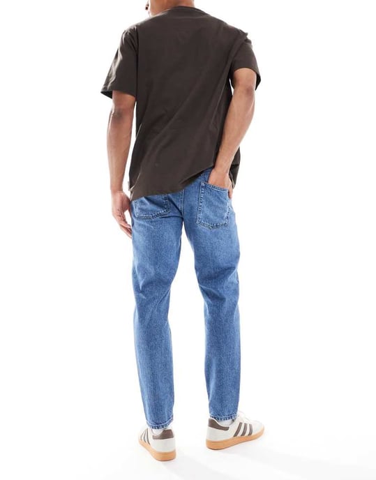 ASOS DESIGN tapered jeans i mid wash blå - Image 2