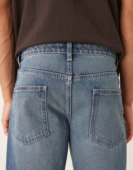 ASOS DESIGN tapered fit jeans med vintagefärg i ljusblå tvätt - Image 4
