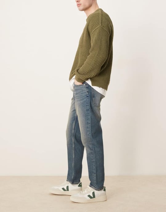 ASOS DESIGN tapered jeans i mellan tvätt - Image 2