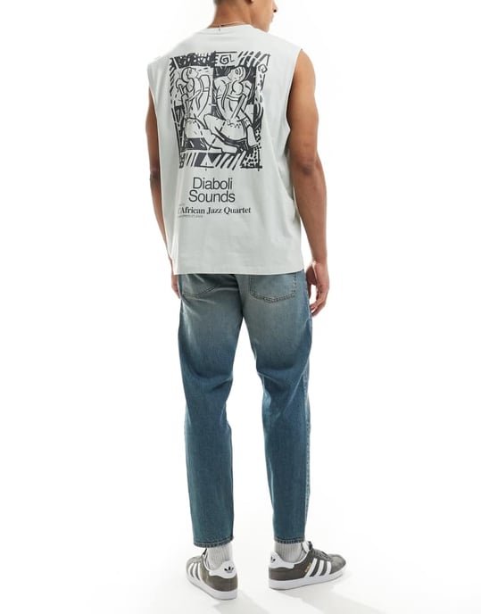 ASOS DESIGN tapered fit jeans med nyans i ljus tvättad blå - Image 2