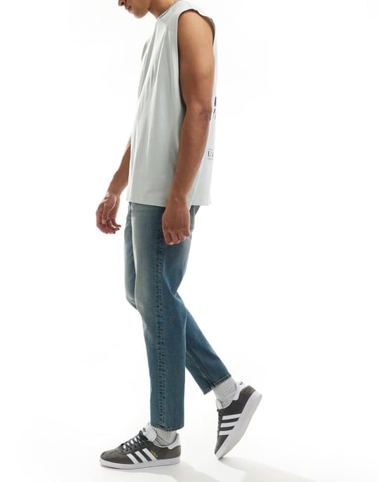 ASOS DESIGN tapered fit jeans med nyans i ljus tvättad blå - Image 3