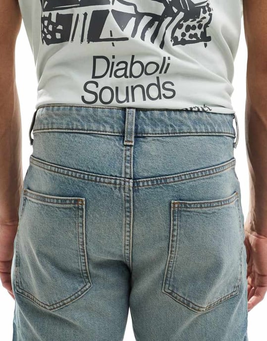 ASOS DESIGN tapered fit jeans med nyans i ljus tvättad blå - Image 4