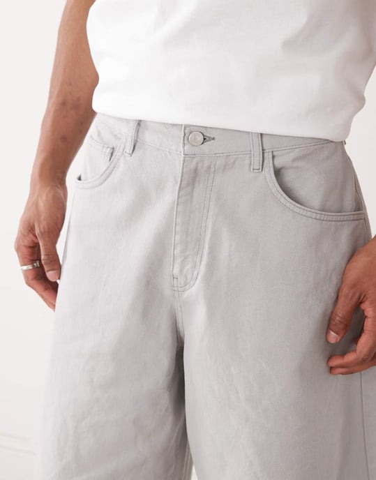 Återvunnen vintage oversized lång denimshorts i ljusgrått - Image 2