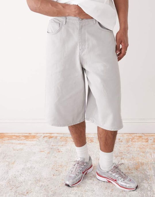 Återvunnen vintage oversized lång denimshorts i ljusgrått - Image 3