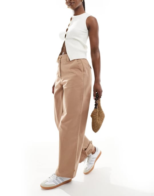 ASOS DESIGN tunnbyxor med knappdetalj i mocha - Image 2