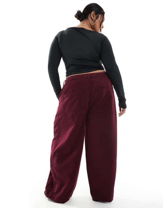 ASOS DESIGN Curve sömmade fatbyxor i mörk körsbär - Image 4