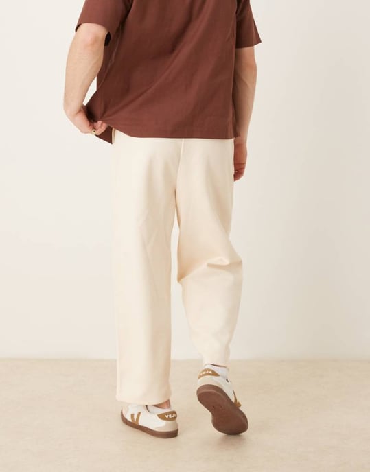 ASOS DESIGN ballongpassformbyxor med bältesöggla i ecru - Image 2