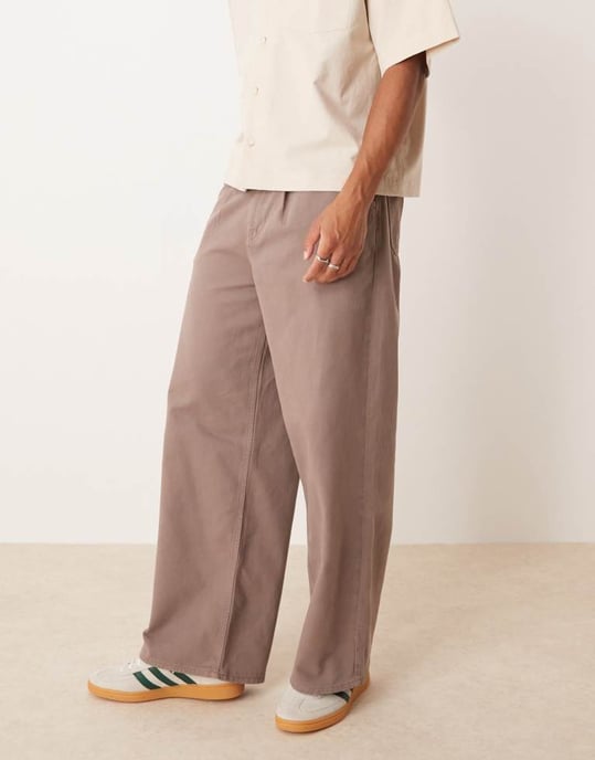 ASOS DESIGN lös plisserad byxa i brun - Image 2