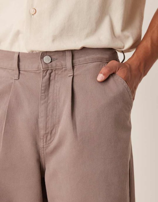 ASOS DESIGN lös plisserad byxa i brun - Image 3