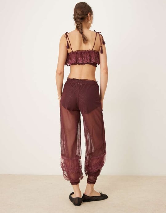 ASOS DESIGN koord transparent dobby-nätbyxor med spetsdetalj i bärfärg - Image 3