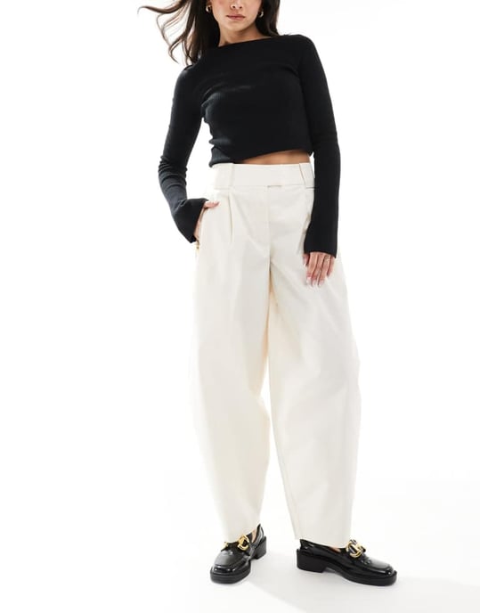 ASOS DESIGN byxor med bågben och dragkedjepanel i off white - Image 2