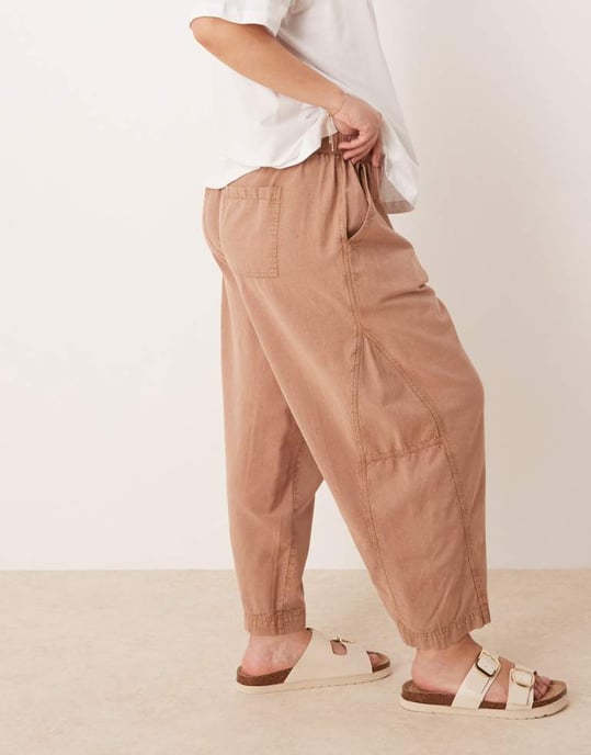 ASOS DESIGN Curve tvättade linbyxor i mocha - Image 2