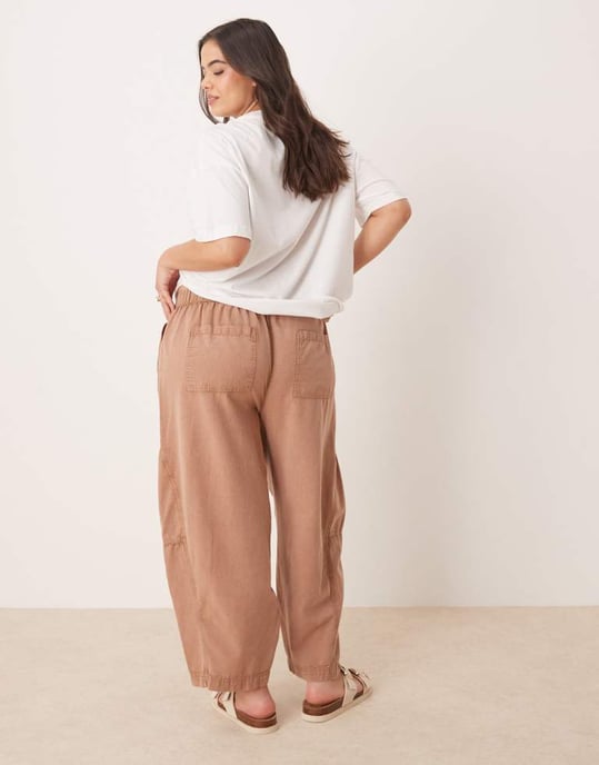 ASOS DESIGN Curve tvättade linbyxor i mocha - Image 3