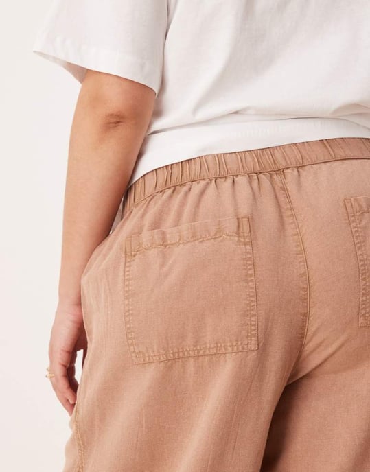 ASOS DESIGN Curve tvättade linbyxor i mocha - Image 4